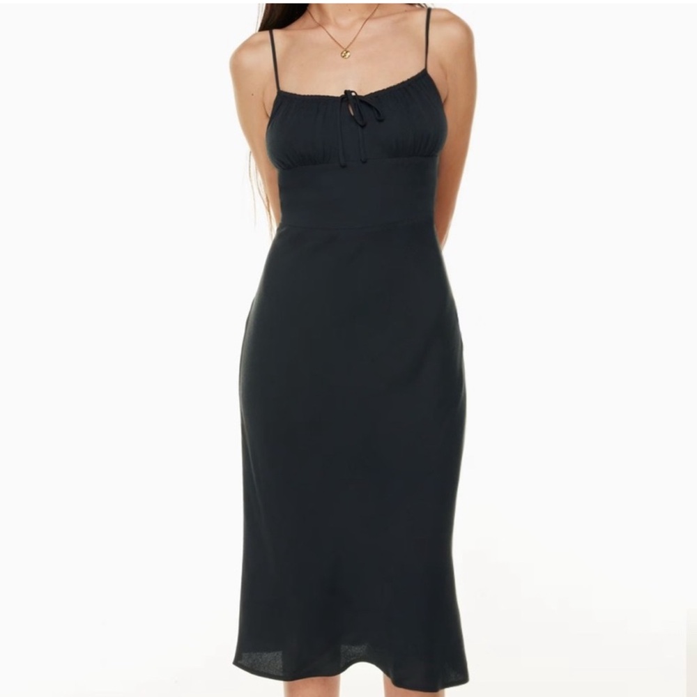 Arizia | Wilfred Black Midi Dress